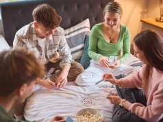 Pamiętasz takie wieczory? Pokolenie Z właśnie odkrywa je na nowo
