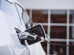 Diagnostyka i naprawa pojazdów elektrycznych – czego nauczysz się na studiach w UTH