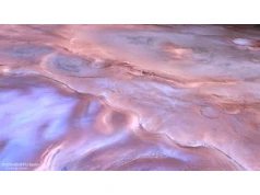Thyles Rupes na zdjęciach Mars Express. Skąd te purpurowe barwy?