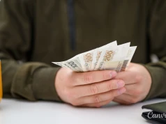 35 proc. Polaków na koniec miesiąca sięga po oszczędności lub pilnuje wydatków
