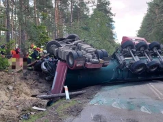 Tragiczny wypadek. Ciężarówka przygniotła samochód