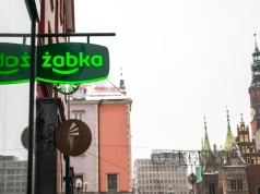 Kupuje polskiego giganta i zamyka 80 innych sklepów