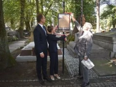 Wielki budowniczy Tarnowa upamiętniony na Starym Cmentarzu. W całym mieście jest wiele budynków, które powstały dzięki Szczęsnemu Zarembie
