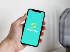 WhatsApp na iPhone’ach z nowym skrótem do wyszukiwania w czacie