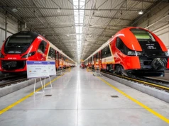 Pociągi SKM zostaną wyremontowane. Trzaskowski podpisał umowę na niespełna pół miliarda zł