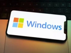 Windows 11 i przycisk "Zamknij". Co naprawdę dzieje się z systemem?