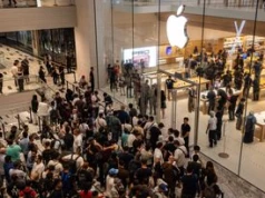 iPhone 18 Pro i 18 Pro Max już w sklepach. Tłumy pod Apple Store