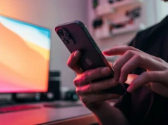 Naukowiec: jeden prosty trik znacznie skróci czas na telefonie