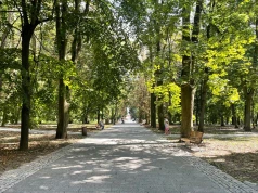 Ławki Mistrzów Kryminału w Parku Saskim