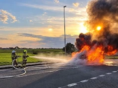 Samochód spłonął na autostradzie A2 w Lądku. Z pojazdu pozostał wrak
