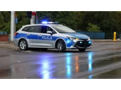 Trzy samochody zderzyły się na DK67 pod Włocławkiem. Jedna osoba ranna i zablokowana droga