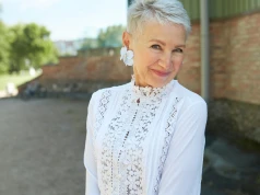 Mówisz "dziękuję", czy zaprzeczasz? Psycholożka wyjaśnia, co zdradza twoja reakcja na komplement