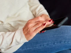 Widzisz taką kropkę na ekranie telefonu? Nie ignoruj jej. Ktoś może cię właśnie podsłuchiwać