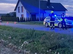 Motocyklistka wypadła z drogi i uderzyła w ogrodzenie. Lądował śmigłowiec LPR