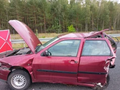Śmiertelny wypadek na trasie S8! Kierujący Mercedesem wjechał w tył Seata i odjechał z miejsca zdarzenia, próbował uciec pieszo