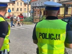 Piesi przeszli. Można już ruszać? Mandat dla kierowcy to 1500 zł