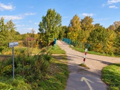 Poluzowane deski na kładce nad Rudawą. Miasto rozpoczęło naprawę