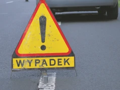 Wypadek na autostradzie A6 pod Szczecinem. Auto dachowało