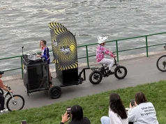 DJ-ka na platformie, rowery i muzyka. Tak wyglądał Bike Rave w Krakowie