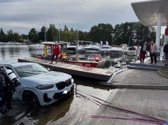 BMW X3 zatonęło w Jeziorze Zegrzyńskim. Spędziło pod wodą około 13 godzin