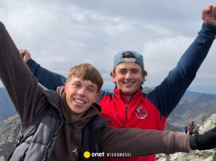 Turysta zawisł nad przepaścią pod Rysami. Studenci ruszyli mu na pomoc
