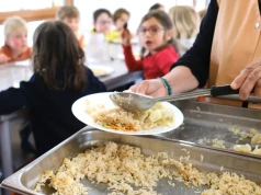Po tej zmianie w szkołach zawrzało. Wiceszefowa MEN wskazuje drugie dno