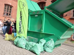 240 kg śmieci zebrali uczniowie w Szczecinie. Posprzątali okolice swojej szkoły