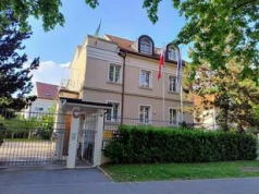 Naczelnik z MSZ w ciężkim stanie po wypadku w Lublanie. Resort ucina spekulacje