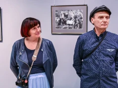 „Portret Romów od wnętrza”. Artur Pawłowski pokazuje świat, który obserwował z aparatem