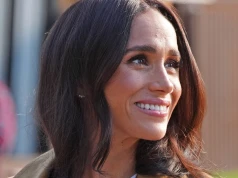 Ten inspirowany prowincją płaszcz podbił serce Meghan Markle. Jesienią będziemy takie nosić
