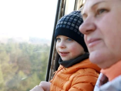 Dziadkowie nie kwapią się do pomocy przy wnukach. "Mieszkają trzy bloki dalej"