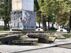 Rusza demontaż Pomnika Wdzięczności Armii Radzieckiej z Placu Ofiar Getta