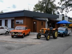 Klimat PRL w Mega Jaworzno. Maluch, Polonez, motorynki i wodzianka