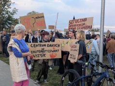 Zakaz podlewania ogródków, a obok serwerownia. Mieszkańcy mają dość