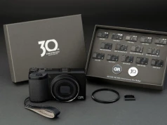 Ricoh GR IV w specjalnej edycji na 30-lecie serii, czyli przypinki i smyczka za 200 dolarów