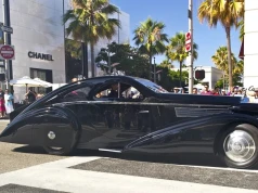 Wygląda jakby wyjechał z Gotham Batmana. To może być najrzadszy Rolls-Royce