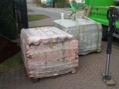 Azbest znika z kolejnych posesji w gminie Tłuszcz. Odbiór potrwa do końca października