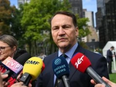 Dwóch oligarchów znika z listy sankcji. Sikorski tłumaczy