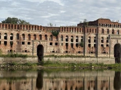 Miał być luksusowym hotelem z mariną. Zostały ruiny i niedokończone plany