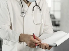 Rząd chce ograniczyć zarobki lekarzy. Maksymalnie 76 tys. zł miesięcznie