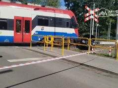 Zderzenie samochodu z pociągiem WKD. Przerwa w ruchu