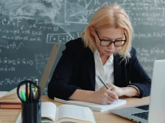 Tyle nauczyciele będą zarabiać od stycznia po "podwyżkach". ZNP domaga się pięć razy więcej