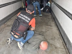 Serbscy kierowcy aresztowani. W chłodni ukrywali 34 migrantów