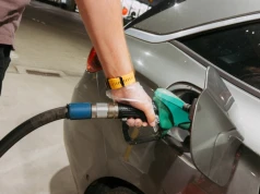 Ropa WTI i Brent lekko tanieją. USA mówi o większym przepływie przez Ormuz