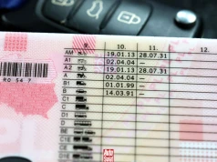 Zdali egzamin, a i tak zabierają im prawa jazdy. Powód jest bulwersujący