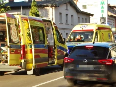 Auto uderzyło dwie nastolatki na przejściu dla pieszych