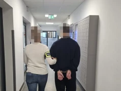 Policjanci z Otwocka zatrzymali 21-latka podejrzanego o oszustwa metodą „na pracownika banku”. Trafił do tymczasowego aresztu
