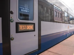 Pierwsze na świecie testy łączności satelitarnej OneWeb na pokładzie pociągu PKP Intercity zakończone sukcesem