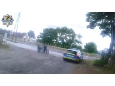Próbował przekupić policjantów. „Ale to nie do mnie tak. Do mnie nie”. Wszystko się nagrało