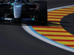 F1 GP Azerbejdżanu: Russell deklasuje w FP2. Lindblad sprawcą czerwonej flagi